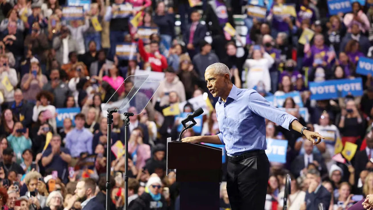 ট্রাম্পের ‘বেপরোয়া শাসনের’ বিরুদ্ধে ডেমোক্র্যাটদের জেগে উঠতে বললেন ওবামা