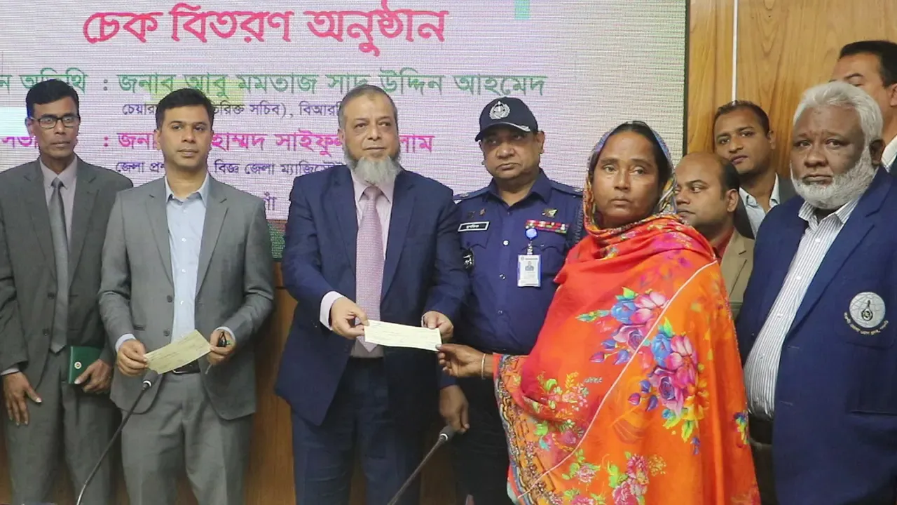 এ টাকা অনুগ্রহ নয়, এটা আপনাদের অধিকার : বিআরটিএ চেয়ারম্যান