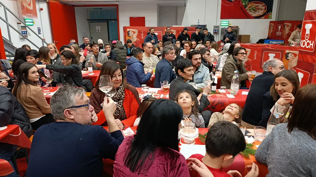 ইতালিতে কোচ কোম্পানির মিলনমেলায় প্রবাসী বাংলাদেশিরাও সম্মানিত