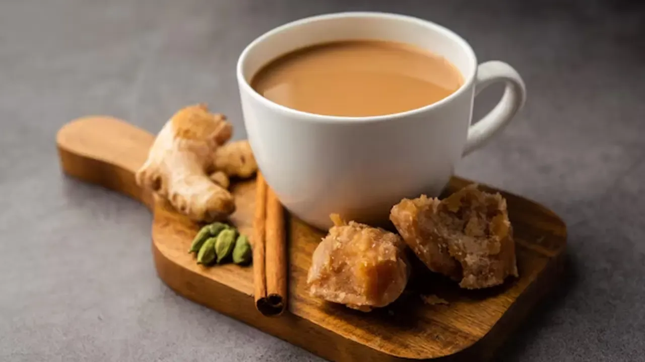 শীতে গুড়ের চা স্বাস্থ্যকর তো!