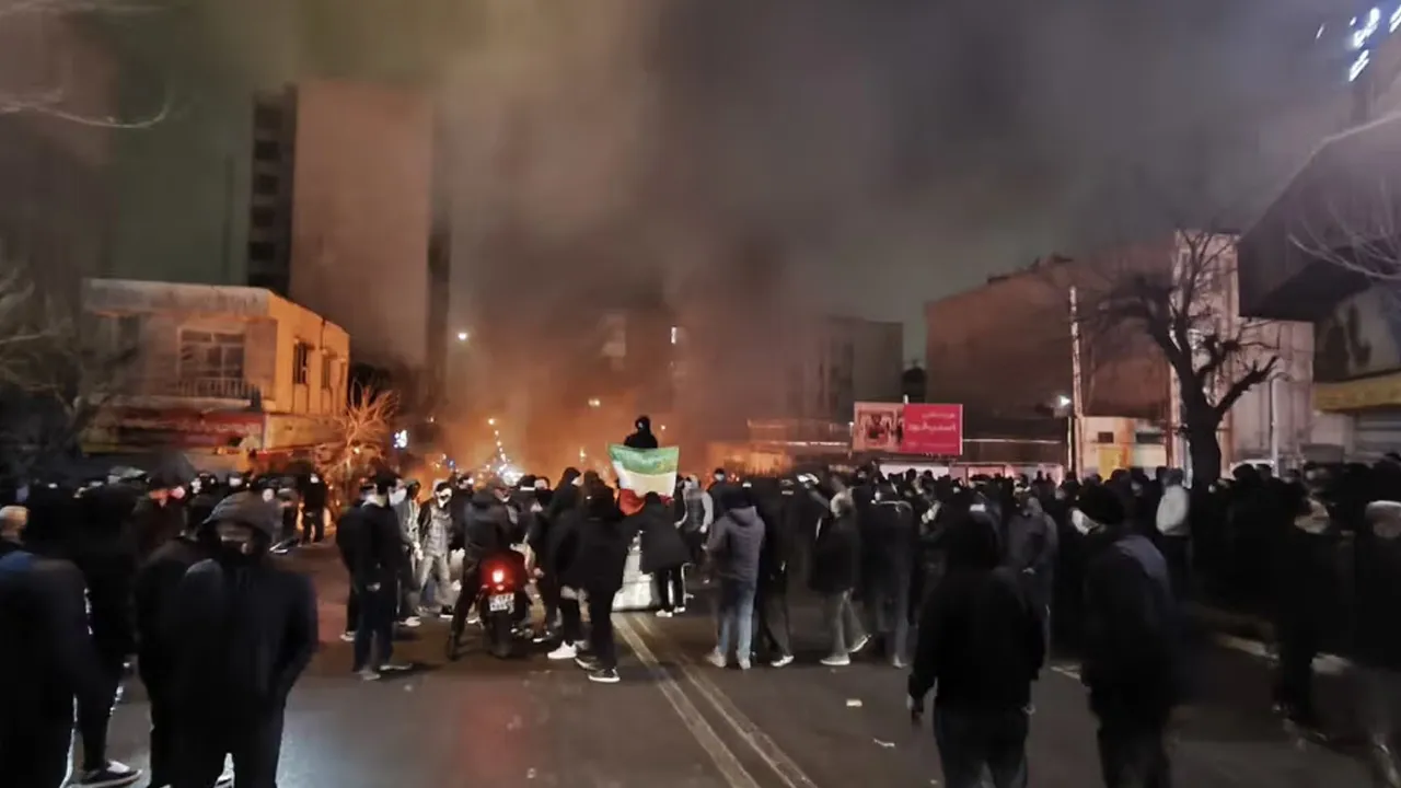 তেহরানসহ অন্যান্য জায়গায় ফের জড়ো হচ্ছেন ইরানি বিক্ষোভকারীরা