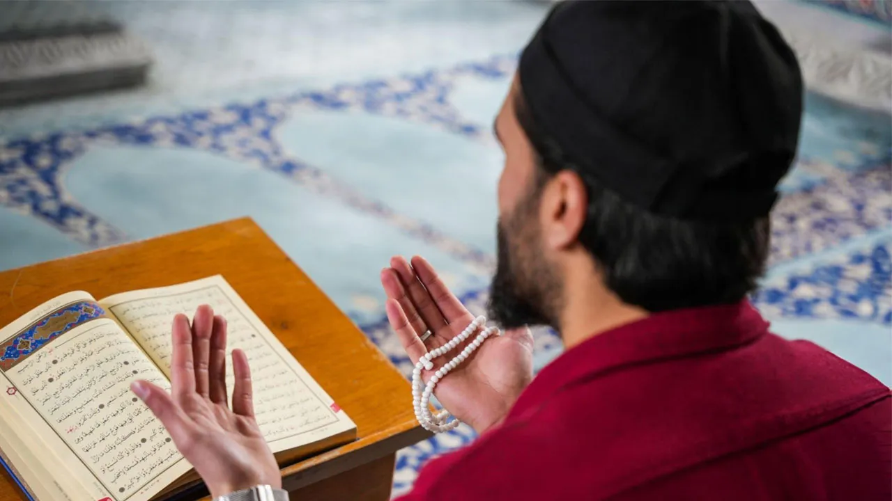 আল্লাহর কাছে সব সময় যে ৭ দোয়া করা উচিত