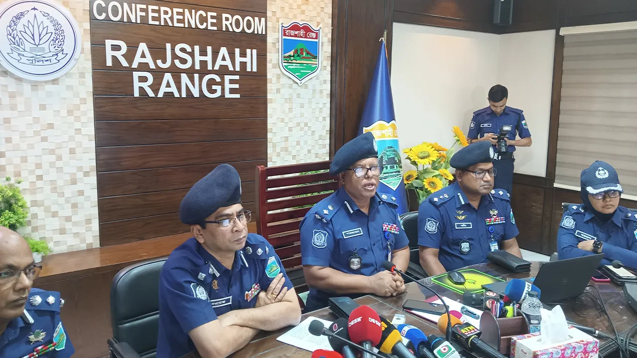 পদ্মার চরে বিশেষ অভিযানে ৬৭ গ্রেপ্তার, অস্ত্র ও মাদক জব্দ