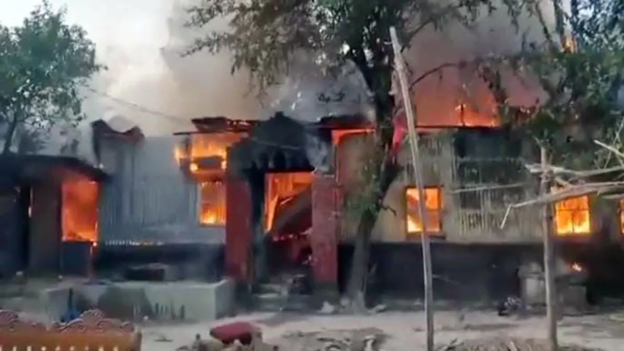 বগুড়ায় আগুনে চার পরিবার নিঃস্ব