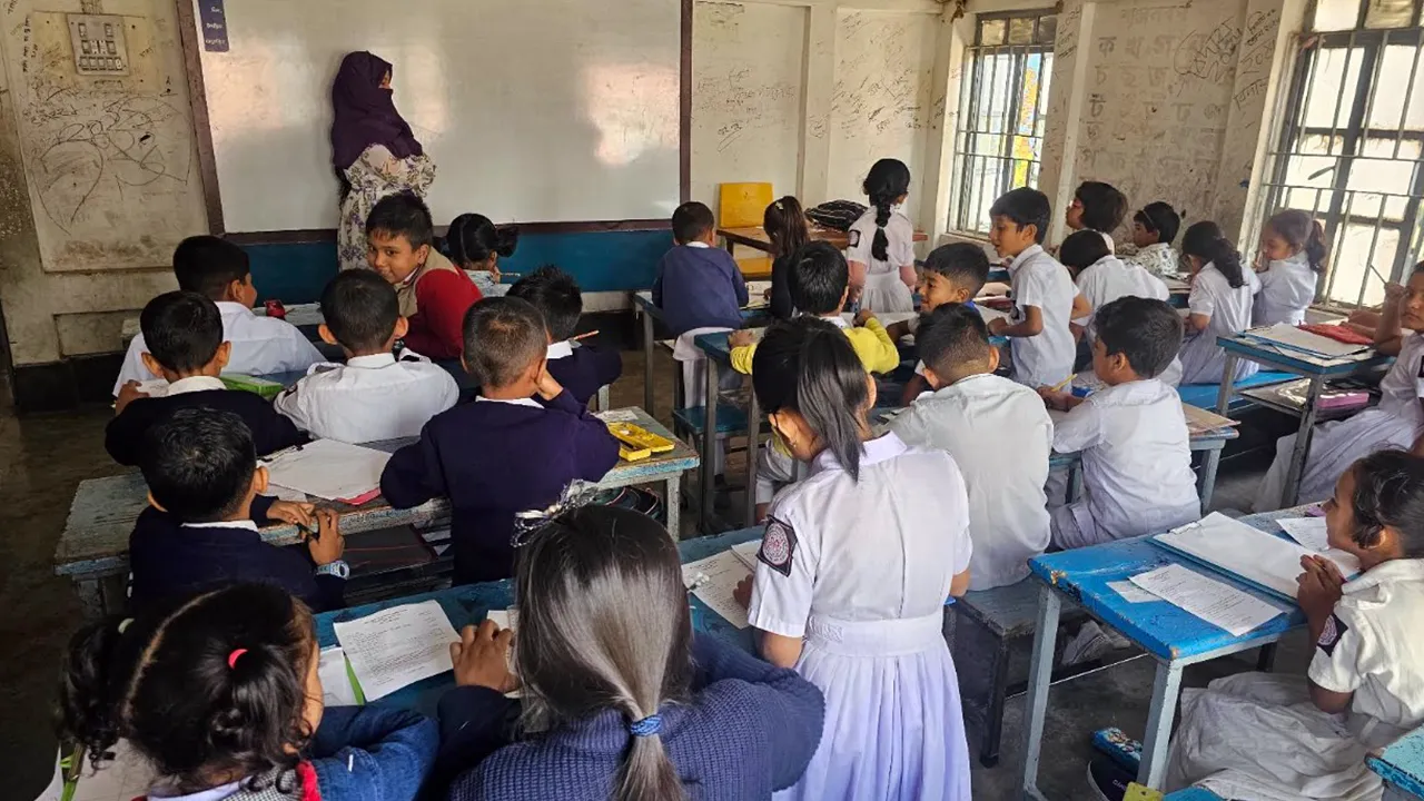 শিক্ষকবিহীন হলে বার্ষিক পরীক্ষা চলছে প্রাথমিক বিদ্যালয়ে