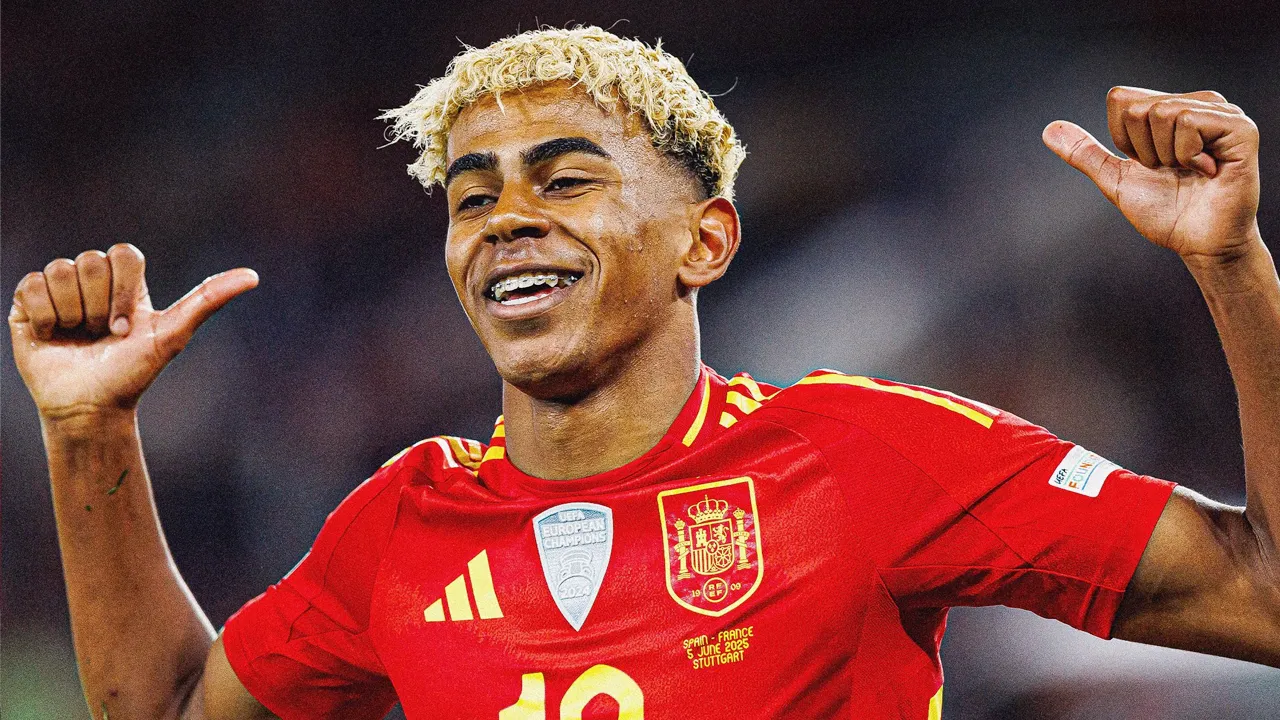 বর্ষসেরা একাদশে ইতিহাস গড়লেন ইয়ামাল