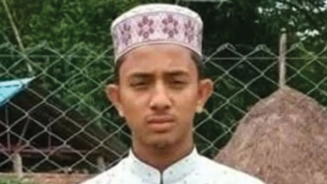 খেজুর গাছ থেকে পড়ে শিবির নেতার মৃত্যু