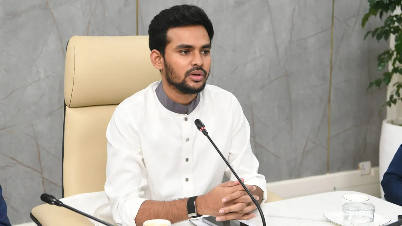 সততা-নিষ্ঠার প্রত্যয়ে বিদায় নিলেন উপদেষ্টা আসিফ