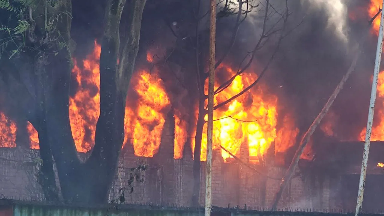 গাজীপুর কয়েল কারখানায় আগুন