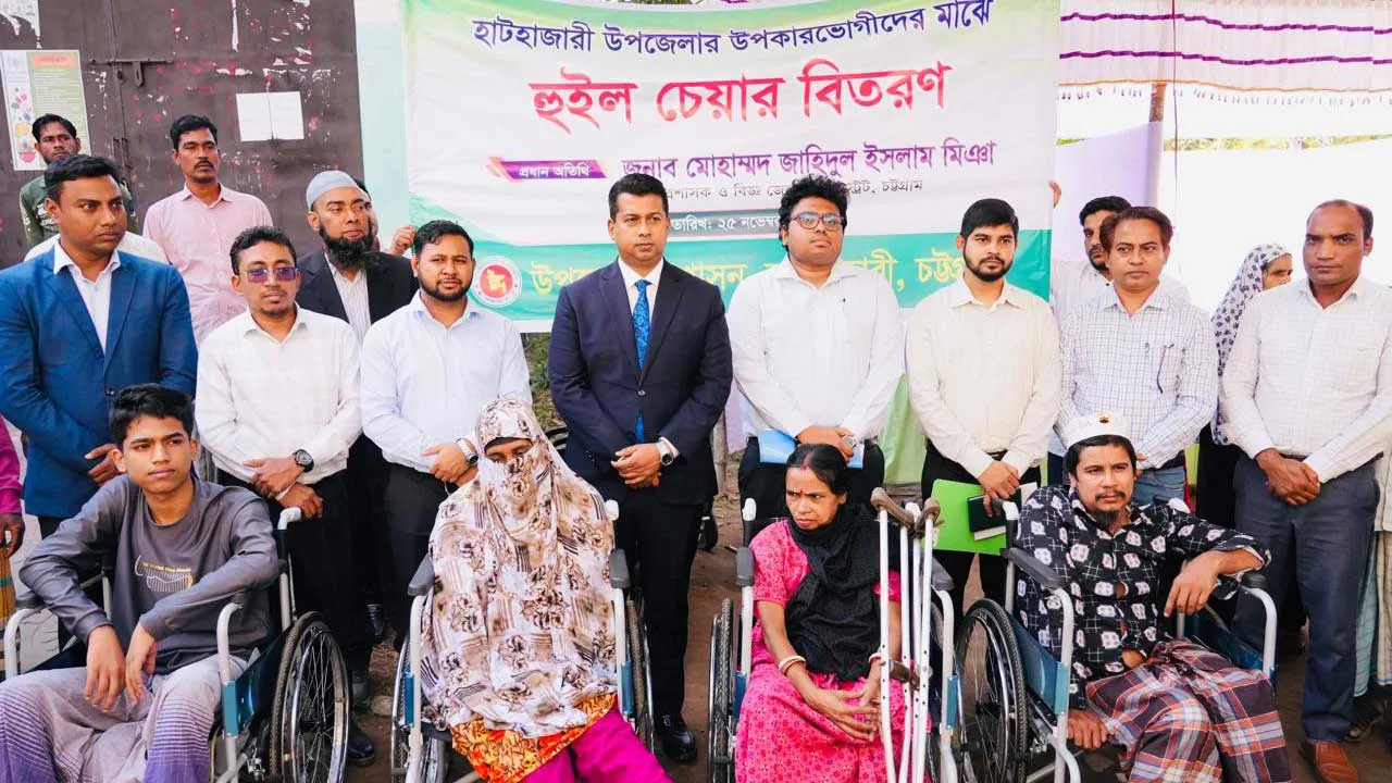 হাটহাজারীতে মানবিক সেবায় ডিসির আলো ছড়ানো উদ্যোগ