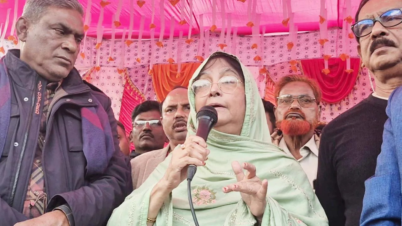 পুতুলের পক্ষে ভোট চাইলেন পটলের স্ত্রী