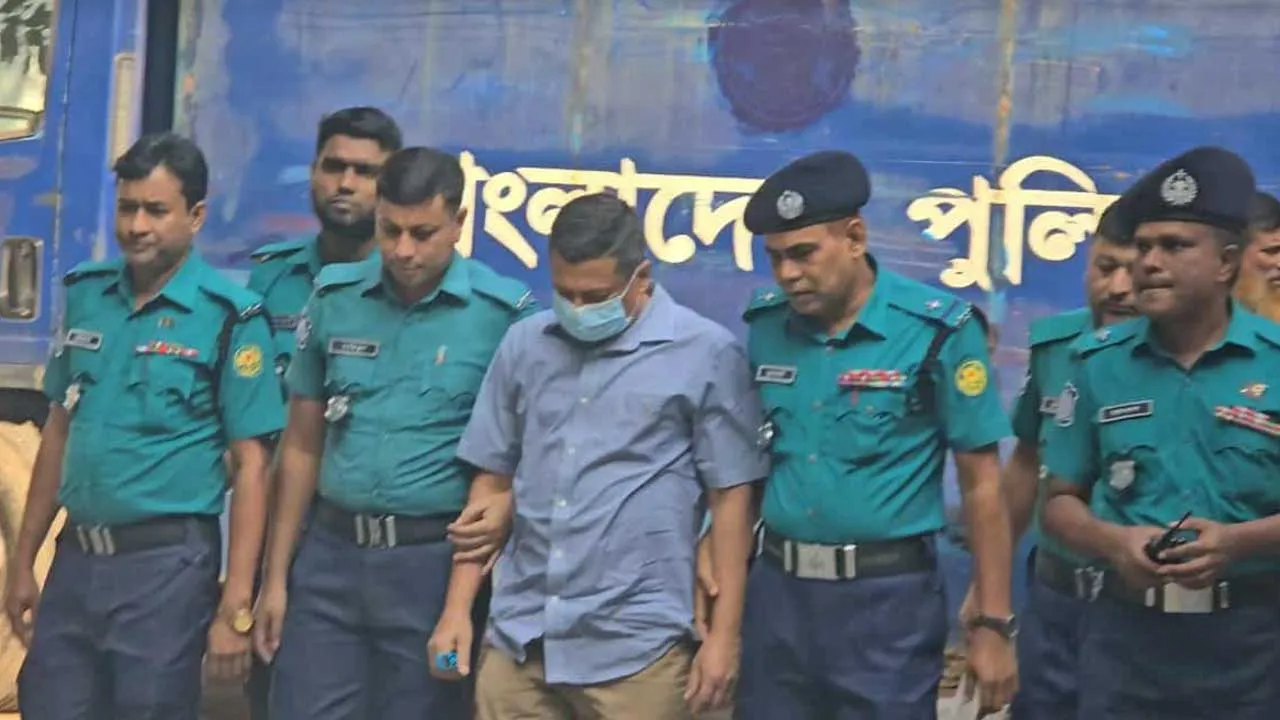 সাবেক আইজিপি মামুনকে ট্রাইব্যুনালে হাজির