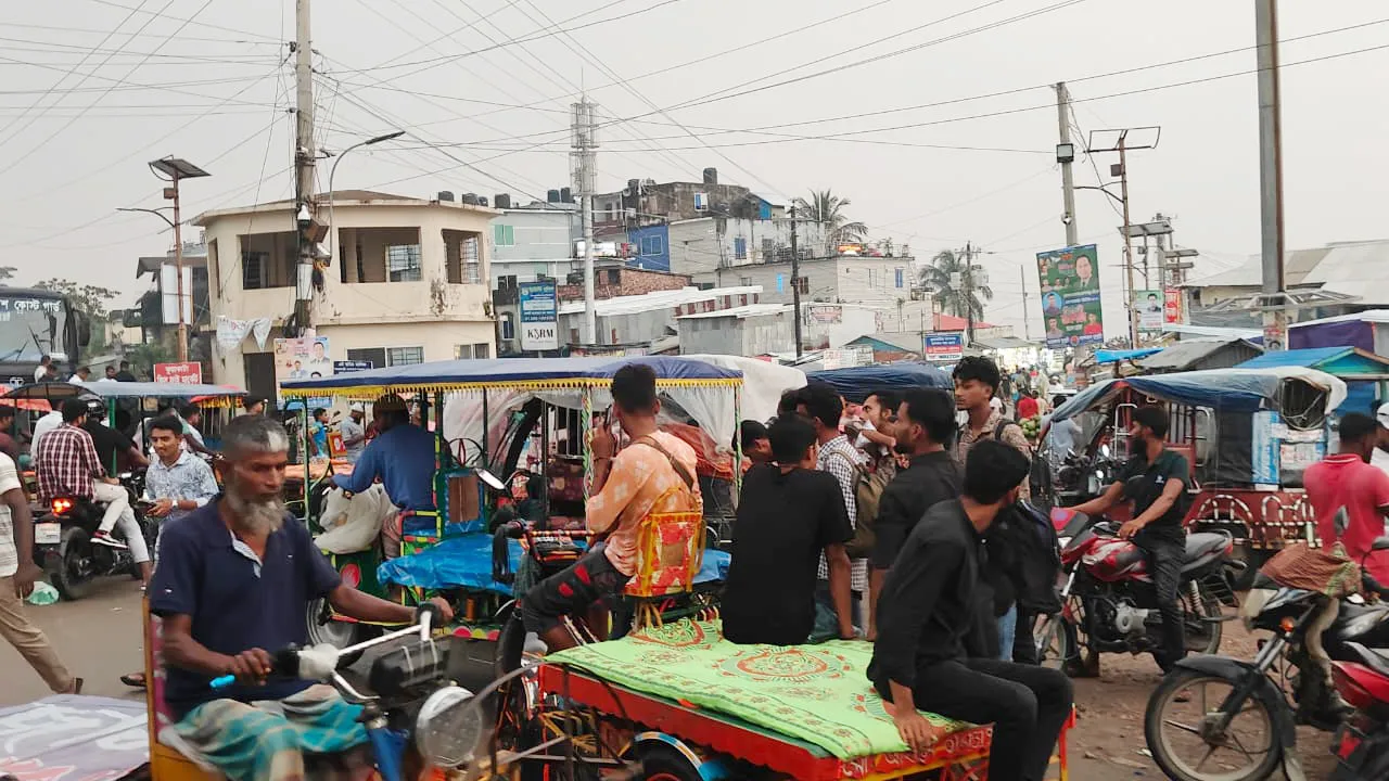 ব্যাটারিচালিত গাড়িতে নাকাল কুয়াকাটার পর্যটকরা
