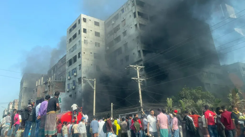 কেরাণীগঞ্জের আগুন নিয়ন্ত্রণে, নির্বাপণে লাগবে আরো ১ দিন