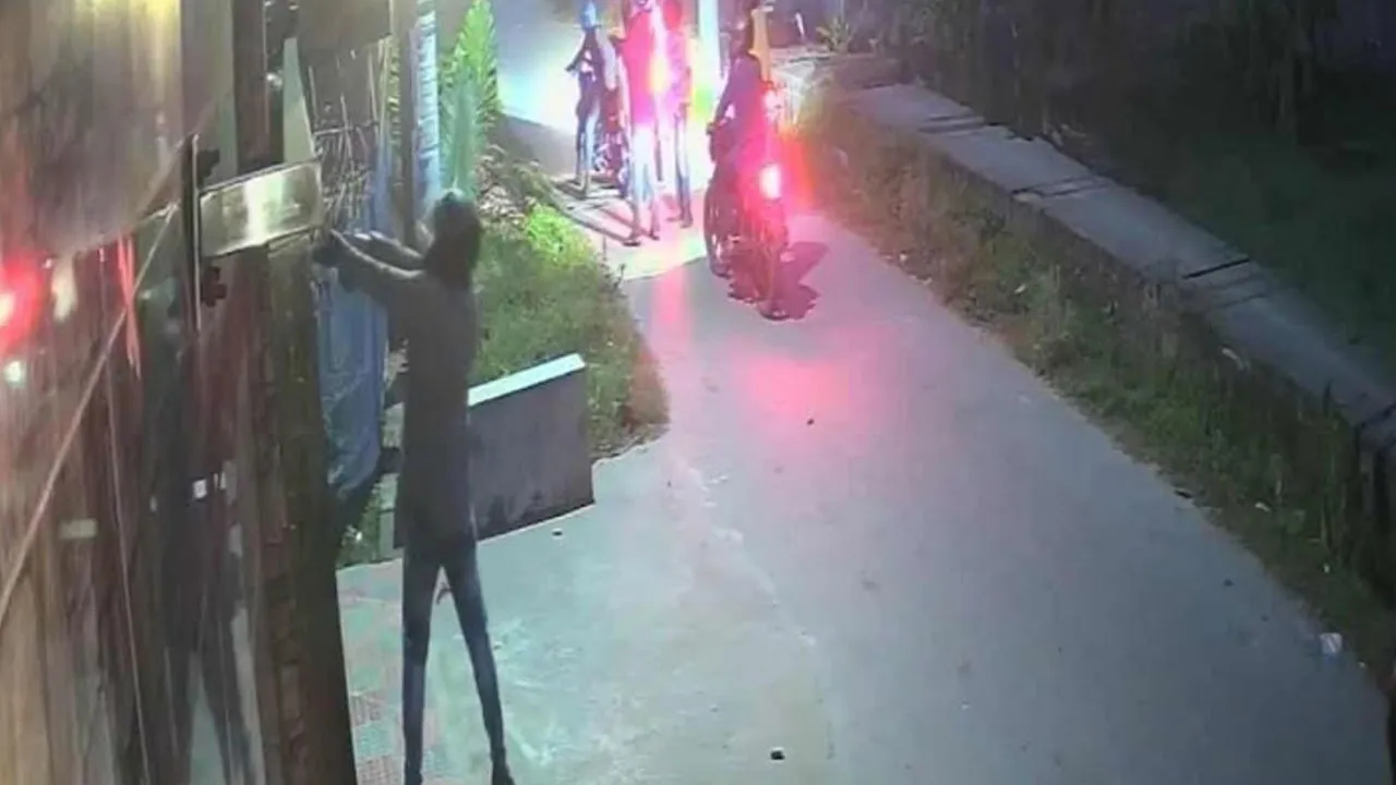 খুলনায় কুয়েট কর্মচারী, মাদক কারবারি লক্ষ্য গুলিবর্ষণ