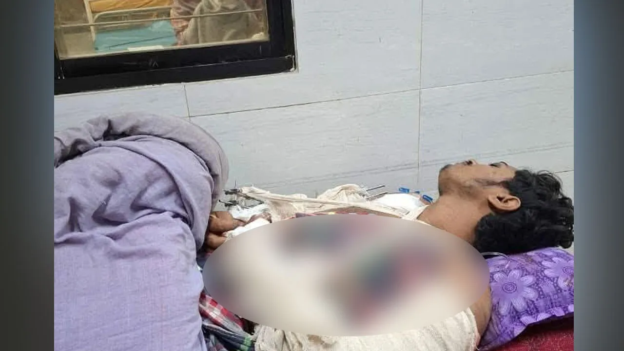 শিবগঞ্জে কুপিয়ে গুরুতর জখম যুবক, ২ গ্রেপ্তার