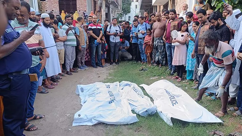 মানিকগঞ্জে মর্মাহত: ফ্ল্যাট থেকে মা ও দুই সন্তানের মৃতদেহ উদ্ধার