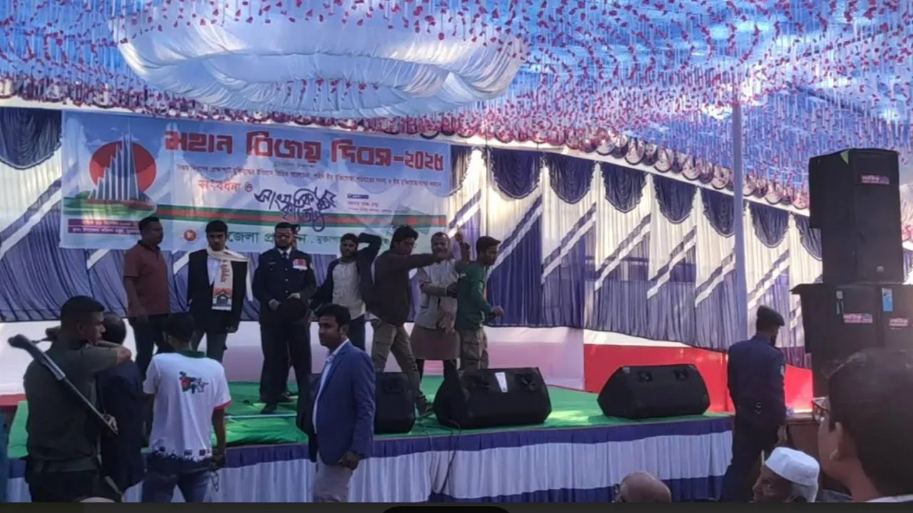 বিজয় দিবসের মঞ্চে স্লোগান, স্থগিত সংবর্ধনা অনুষ্ঠান