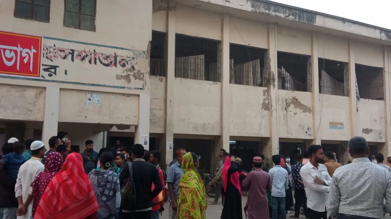 টঙ্গীতে কারখানায় আতঙ্কে অজ্ঞান বহু শ্রমিক