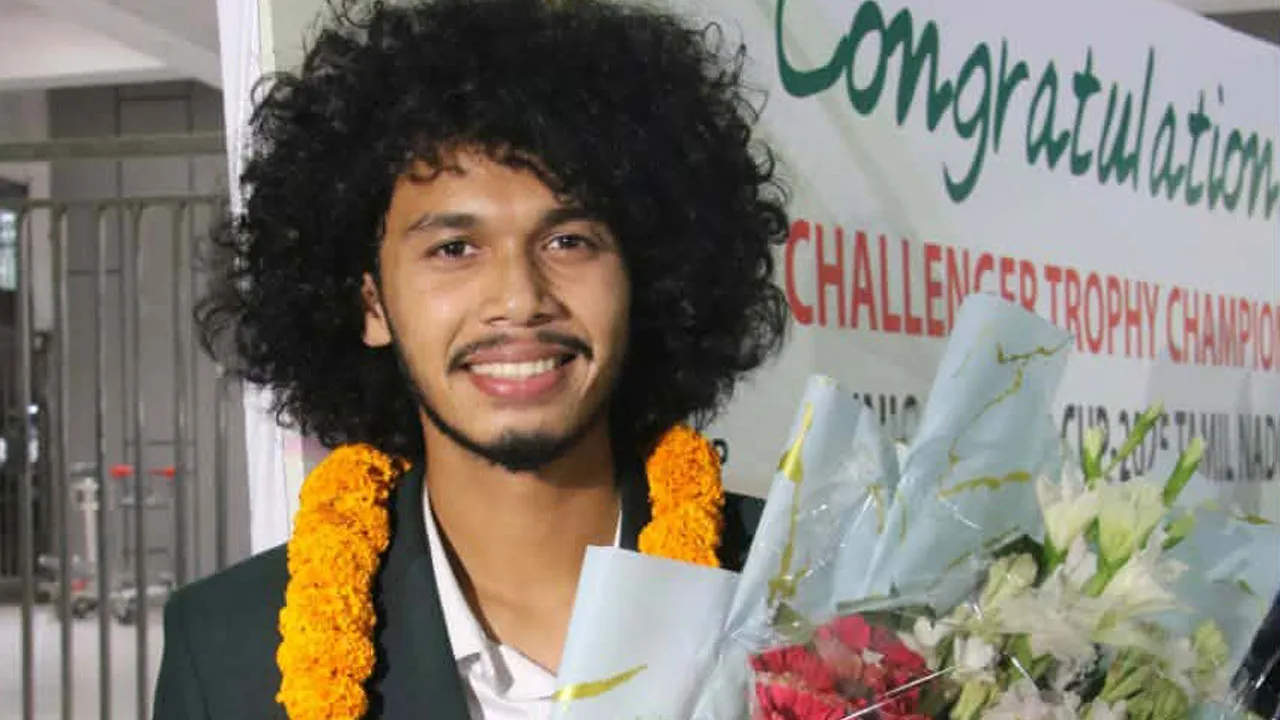 বাংলার গোলমেশিন আমিরুলকে সংবর্ধনা