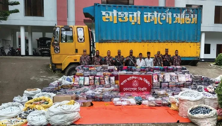 বেনাপোলে সাড়ে দুই কোটি টাকার ভারতীয় পণ্য জব্দ
