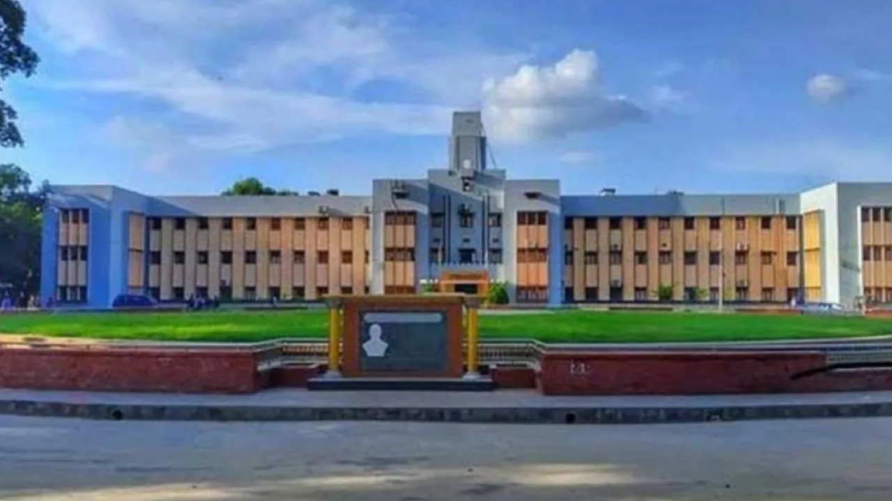 রাবিতে উত্তেজনা, রাকসু ভোট পেছানোর দাবি ছাত্রদলের