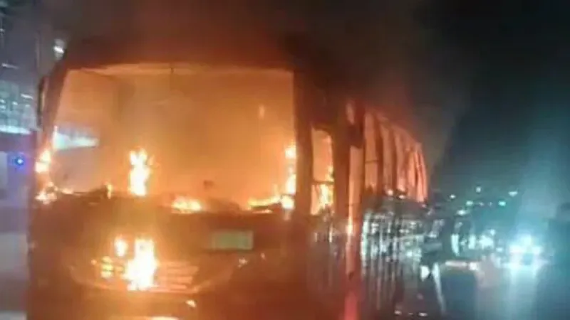 গাজীপুরে চলন্ত বাসে আগুন