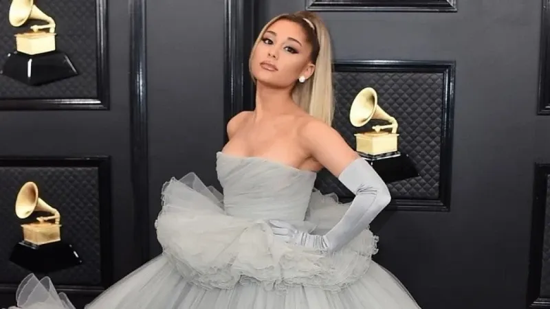 নায়িকাকে জড়িয়ে ধরায় ভক্তের কারাদণ্ড