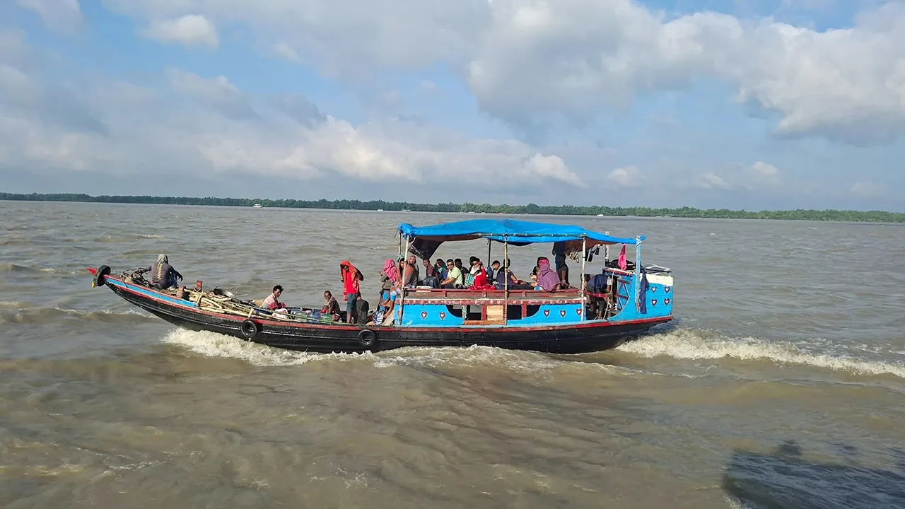 সুন্দরবনের দুবলারচরে শুরু হলো পুণ্যস্নান ও রাসপূর্ণিমা উৎসব