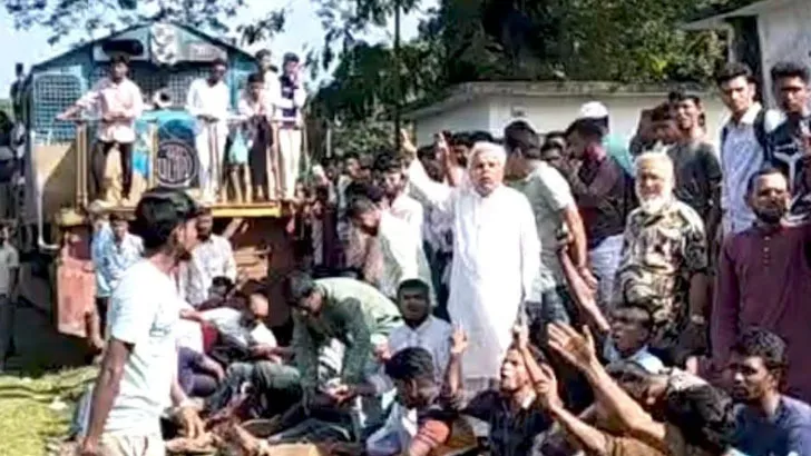 ময়মনসিংহে ট্রেন অবরোধে উত্তেজনা