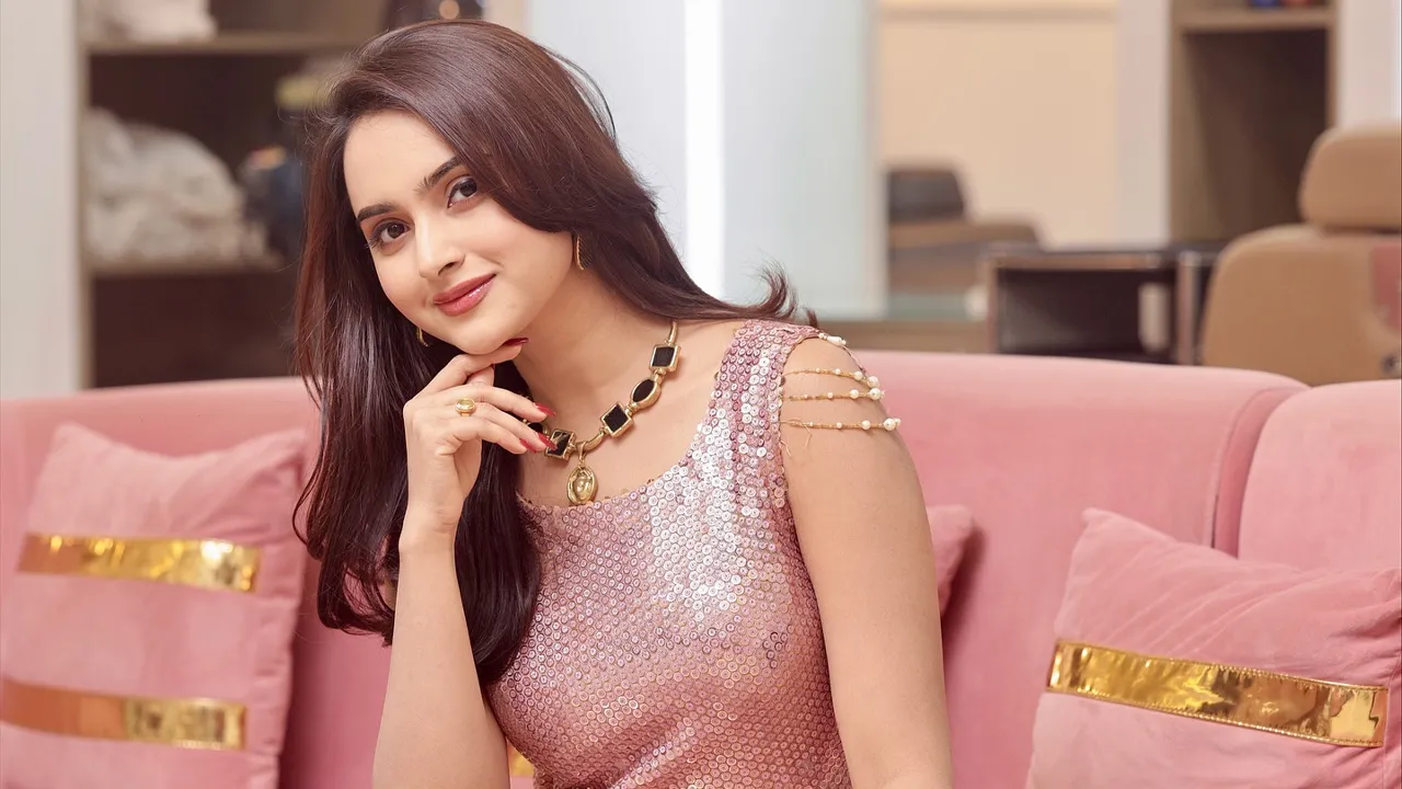 পর্দার মেহরিন, বাস্তবের কেয়া