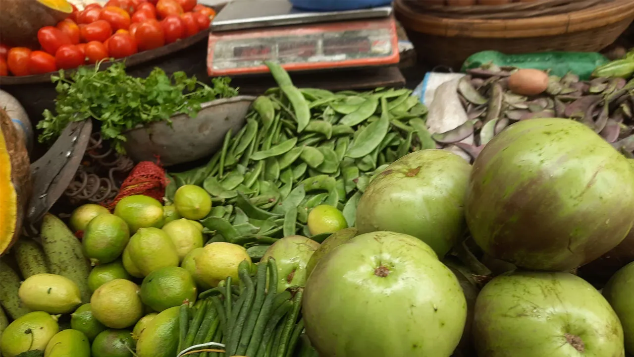 সবজিতে লকডাউন, দাম বেড়ে গেছে বাজারে