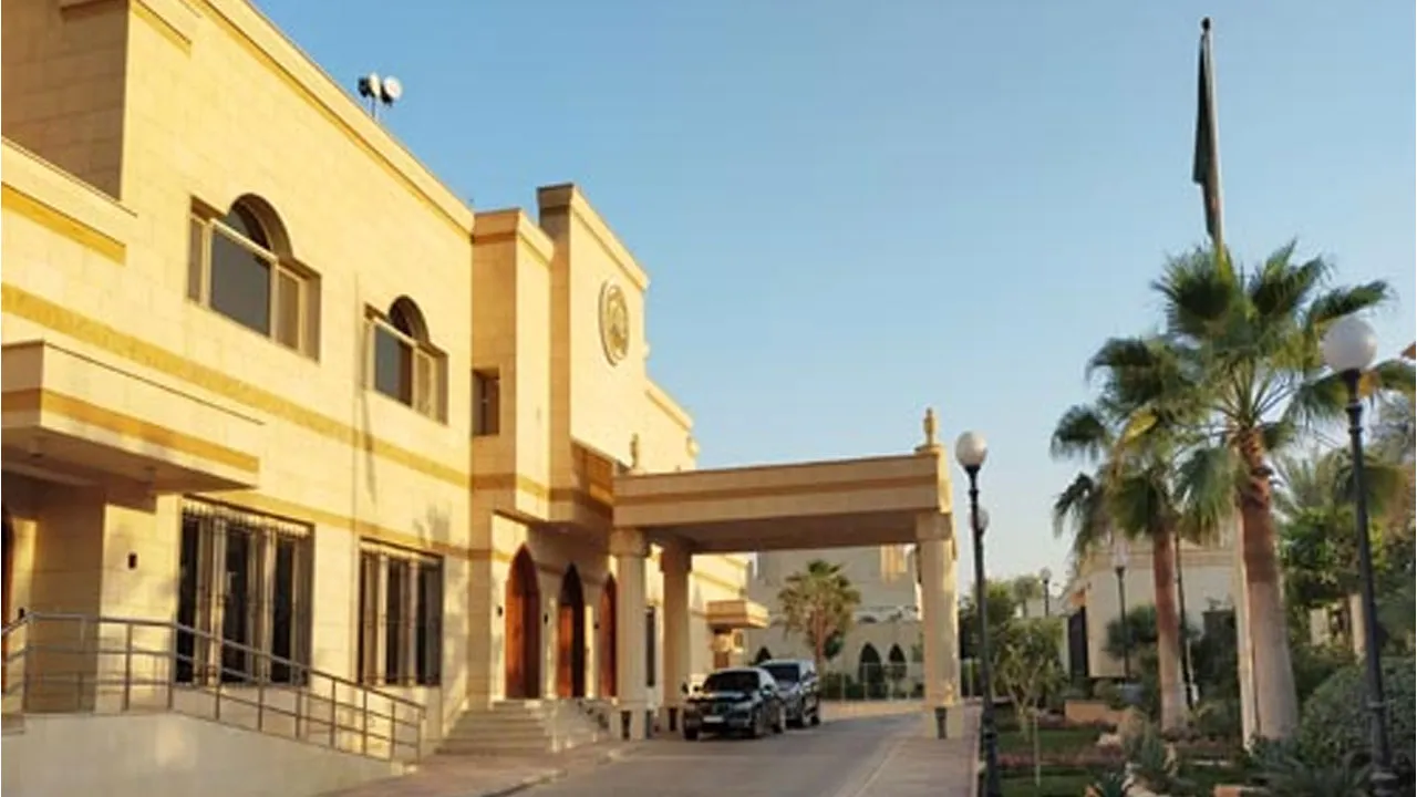 সৌদিতে অনুমতি ছাড়া নির্বাচনী সভা বন্ধ