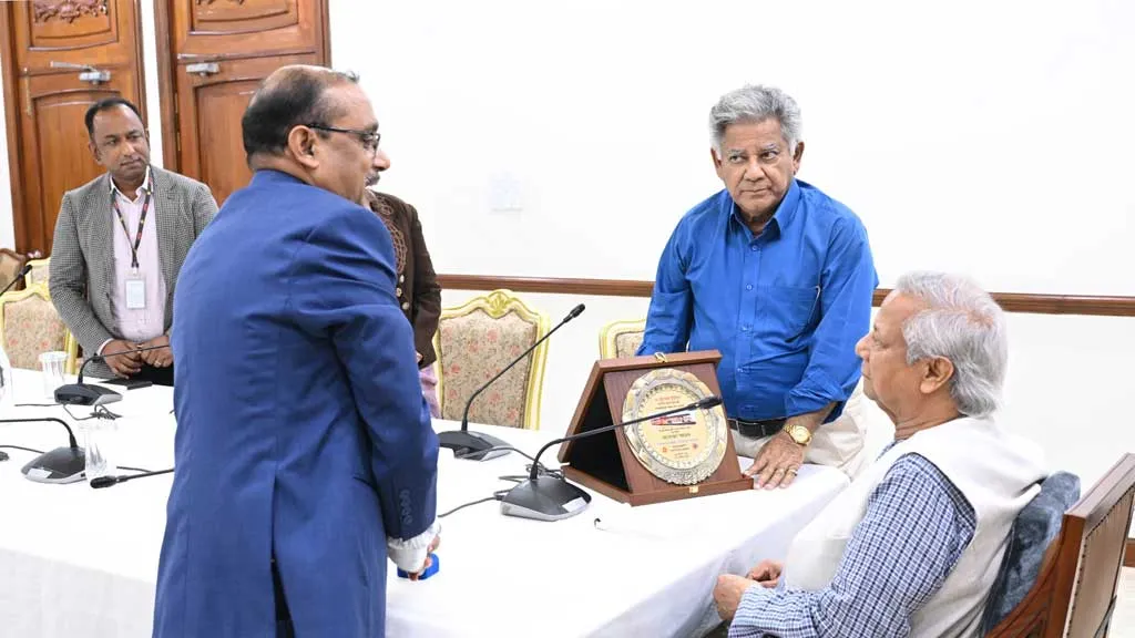 শতবর্ষী প্যাডেল স্টিমার পুনরায় চালু: উচ্ছ্বসিত প্রধান উপদেষ্টা