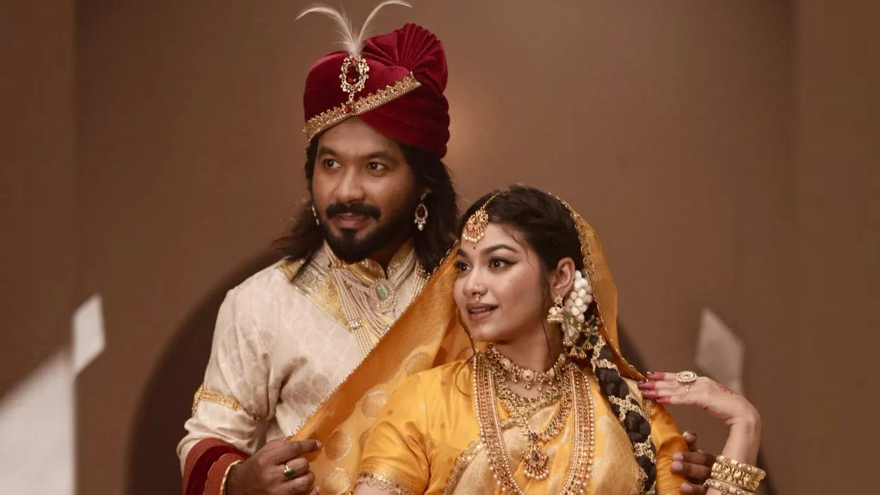 হঠাৎ রাজকীয় লুকে পলাশ-ইভানা!