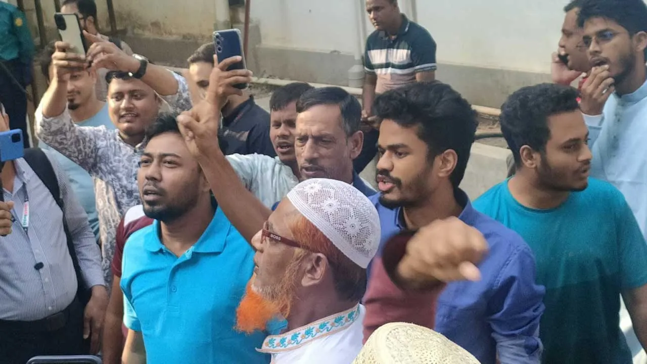 শেখ হাসিনার ফাঁসির রায়, ট্রাইব্যুনালে জনতার উল্লাস