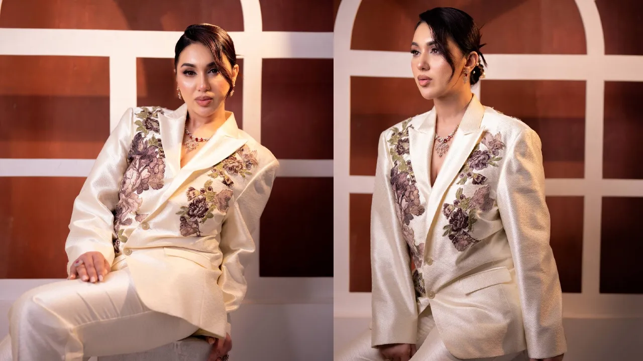 ওয়েস্টার্ন লুকে অপু বিশ্বাসের স্টাইল স্টেটমেন্ট