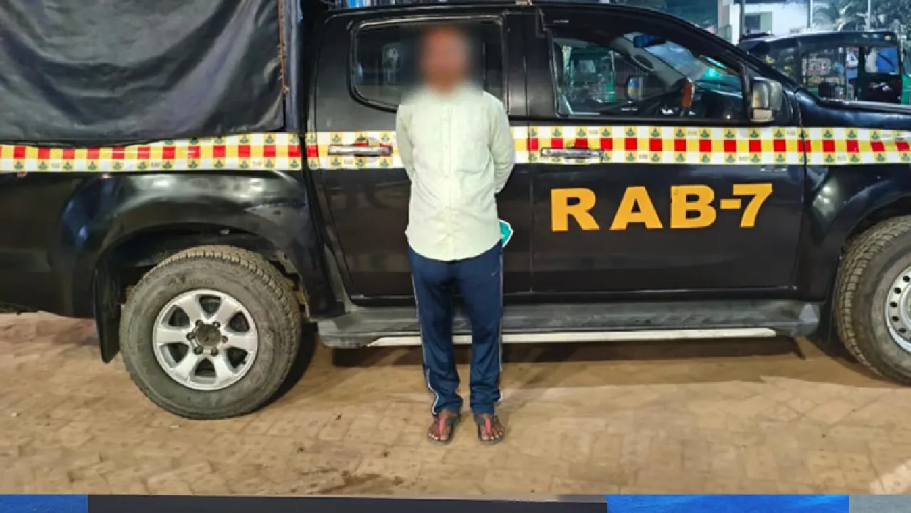 বাঁশখালীতে হত্যা মামলার পলাতক আসামি গ্রেপ্তার