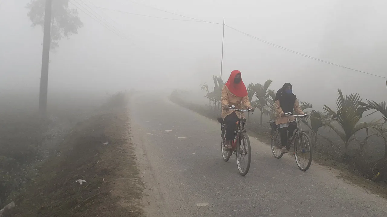 যশোরে শীতের তীব্রতা, টেকনাফে গরম