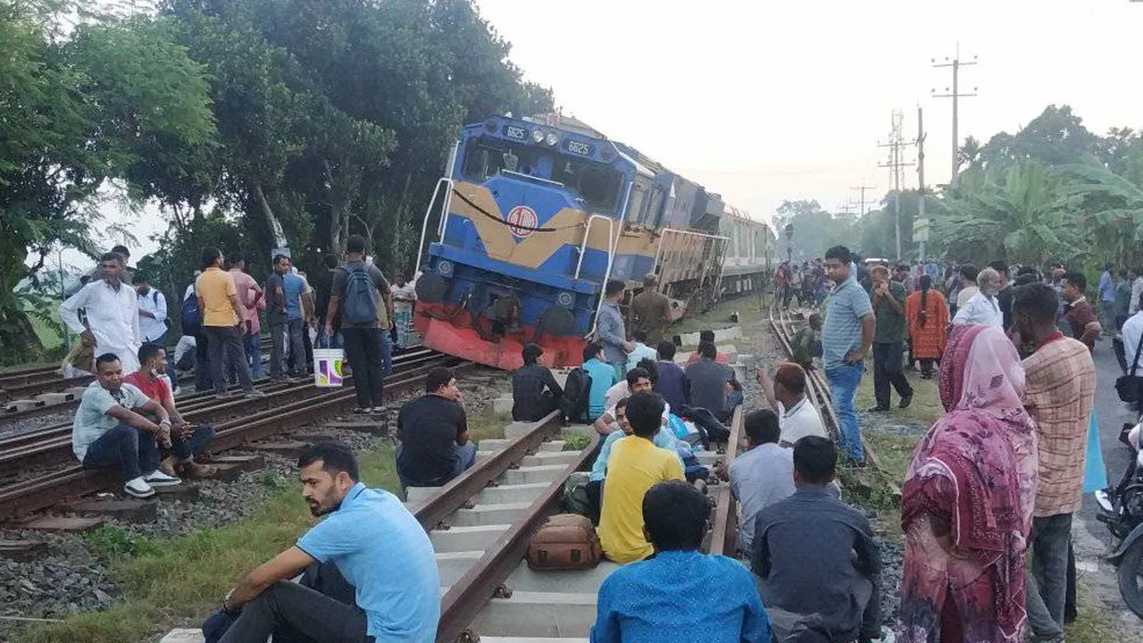 ‎ভাঙ্গুড়ায় ট্রেনের বগি লাইনচ্যুত, ৩ ঘণ্টা ধরে ট্রেন চলাচল বন্ধ