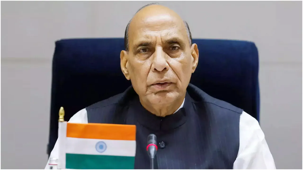পাকিস্তানের ইতিহাস ও ভূগোল বদলে দেওয়ার হুঁশিয়ারি রাজনাথের