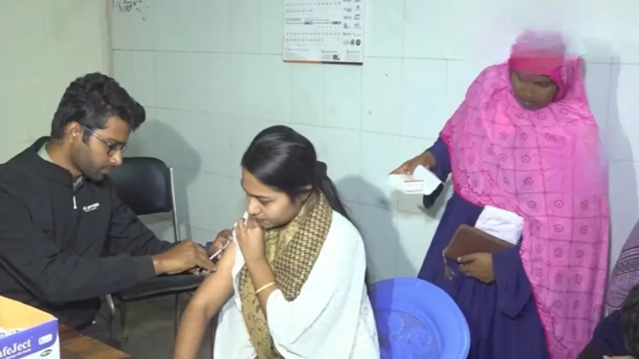 রাজশাহীতে হাসপাতাল ও ফার্মেসিতে মিলছে না জলাতঙ্কের ভ্যাকসিন