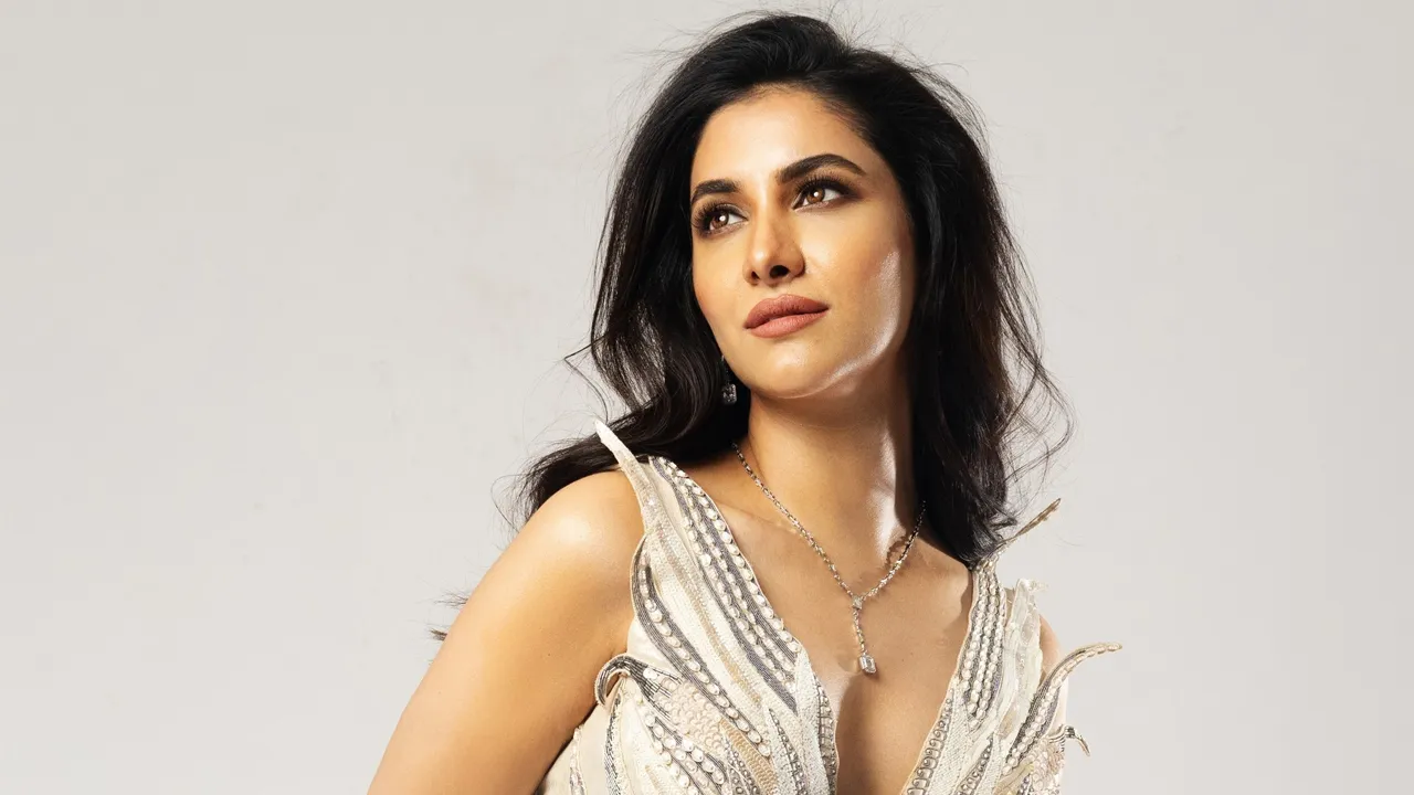 কেন সবাই আমার নিয়ে আলোচনা করে?