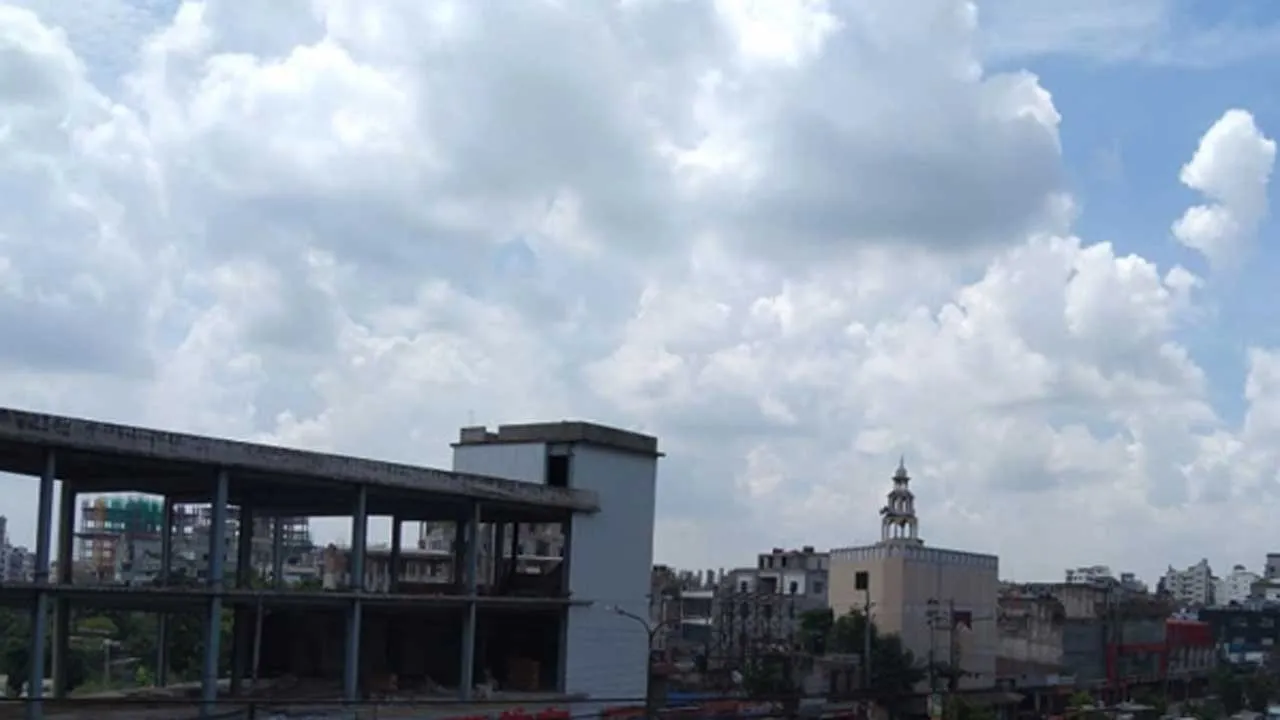 দিনের তাপ কম, রাতে উষ্ণতা বাড়ছে