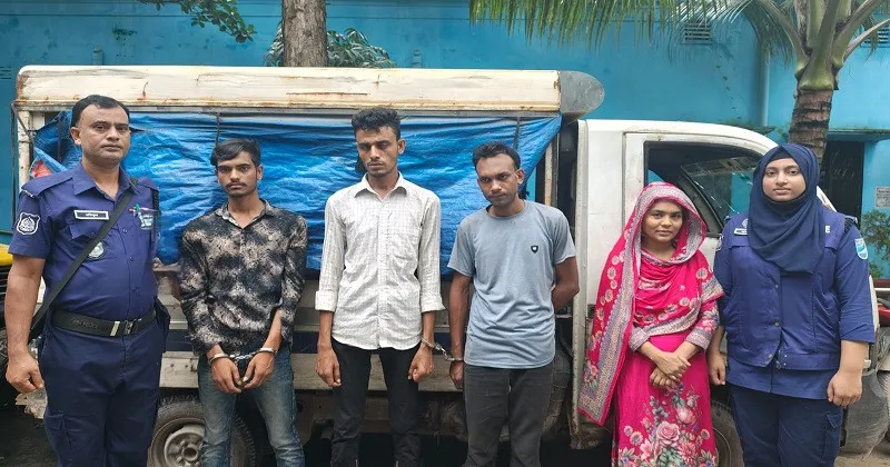 সাভারে সরকারি কর্মকর্তা হানি ট্রাপ থেকে উদ্ধার, চারজন আটক