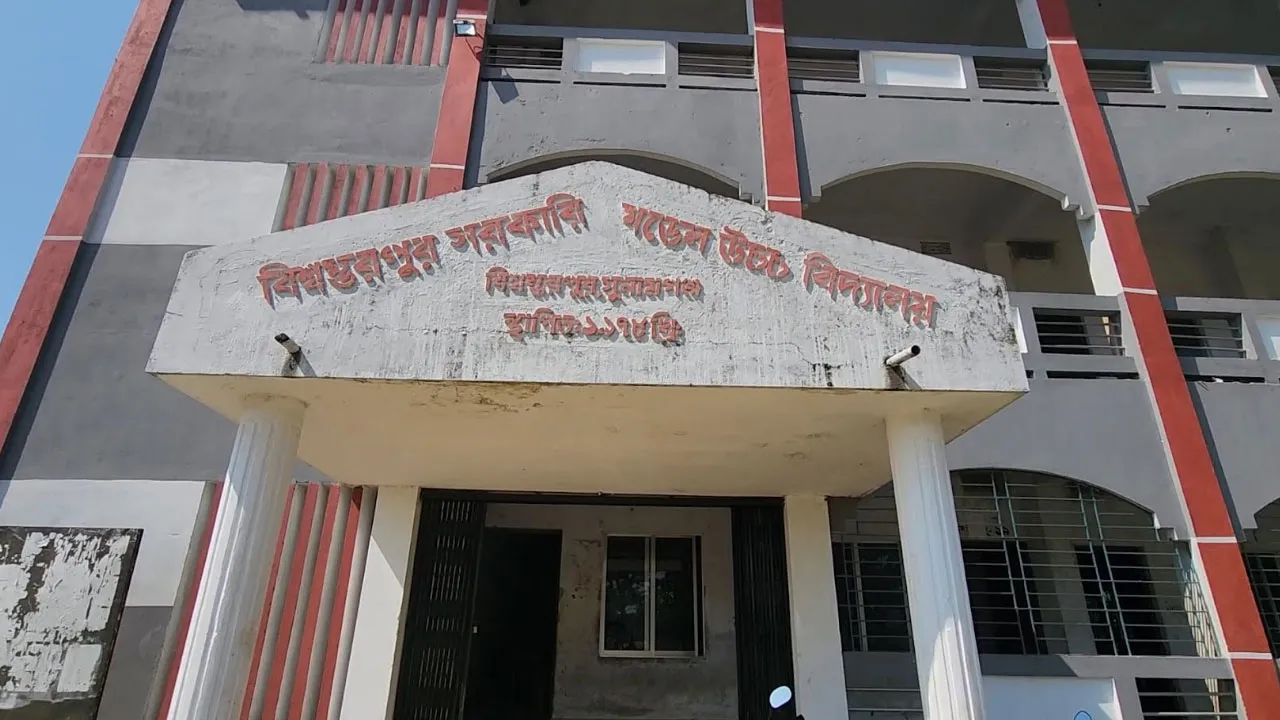 বার্ষিক পরীক্ষার আগে ৫৪ শিক্ষার্থী এখনও বাংলা বই পাননি