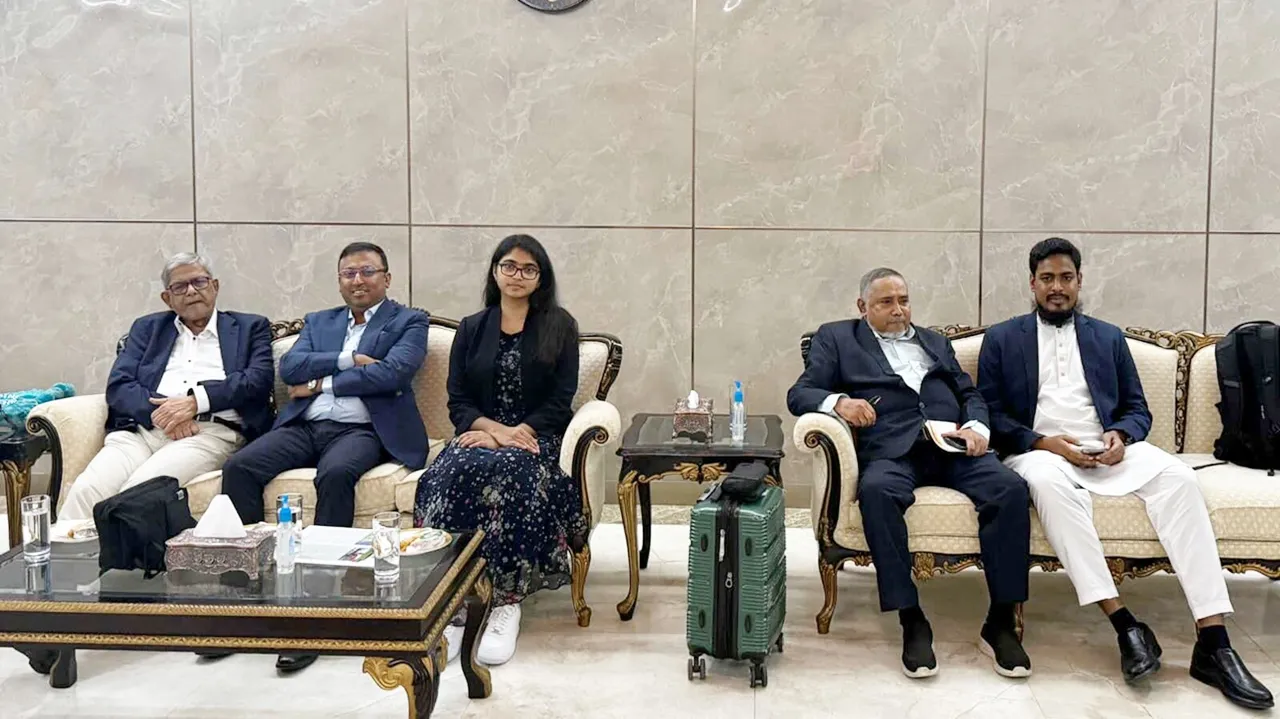 জাতিসংঘের অধিবেশনে যোগ দিতে বিমানবন্দরে রাজনৈতিক নেতারা