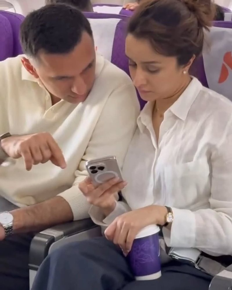 shraddha-kapoor-and-rahul-modys-adorable-flight-moments1740393423_1