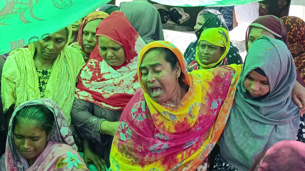 বাবা-মায়ের মাঝে ঘুমিয়ে থাকা শিশুর সাপের কামড়ে মৃত্যু