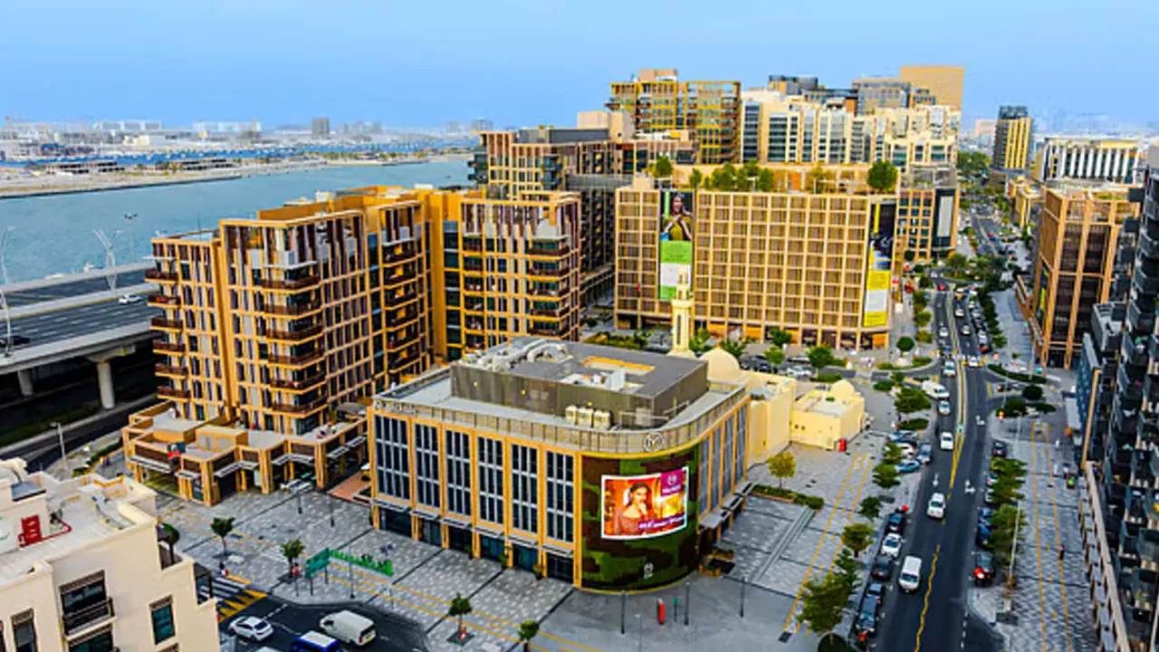 দুবাইয়ে গড়ে উঠছে স্বর্ণের রাস্তা